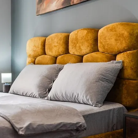 Vista Luxe Balcony With Free Private Parking *