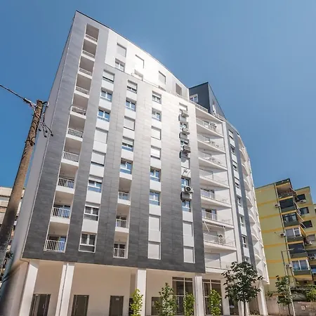 Vista Luxe Balcony With Free Private Parking *