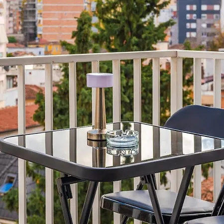 Vista Luxe Balcony With Free Private Parking