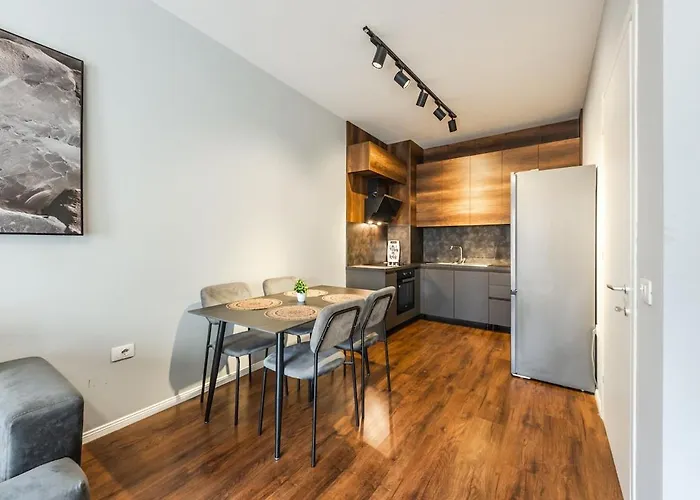 Vista Luxe Balcony With Free Private Parking טיראנה