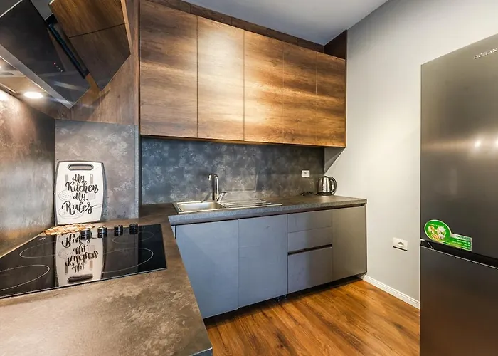 Vista Luxe Balcony With Free Private Parking טיראנה