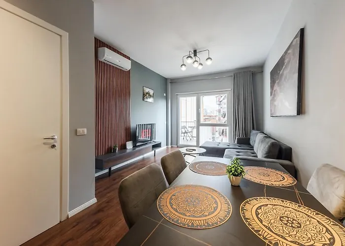 Vista Luxe Balcony With Free Private Parking * טיראנה