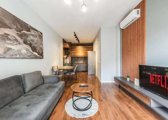 Vista Luxe Balcony With Free Private Parking דירה *