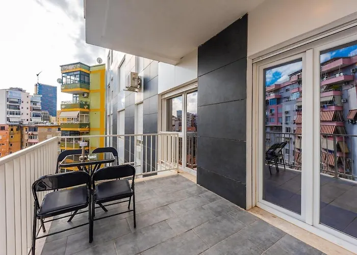 דירה Vista Luxe Balcony With Free Private Parking טיראנה