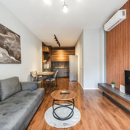 Vista Luxe Balcony With Free Private Parking 아파트 *