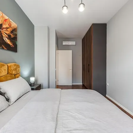 아파트 Vista Luxe Balcony With Free Private Parking 티라나
