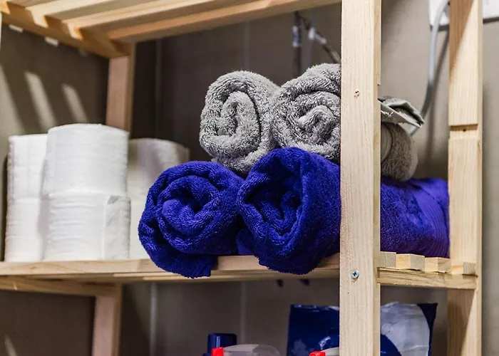 Vista Luxe Balcony With Free Private Parking