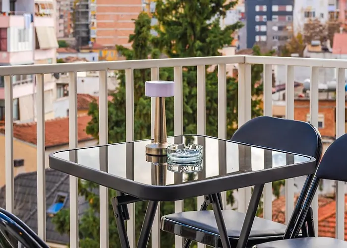 Vista Luxe Balcony With Free Private Parking